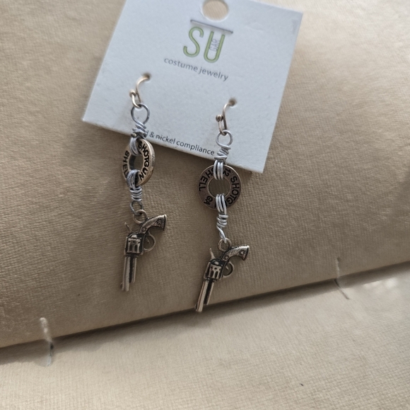 Bullet Earrings with Revolver Gun Charm. New. - Picture 2 of 4